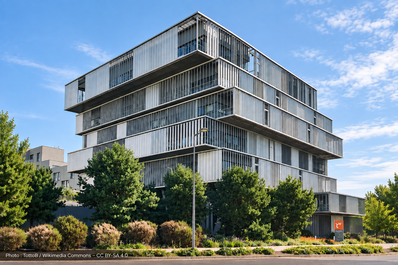 immeuble tertiaire contemporain illustrant l’investissement immobilier en 2026
